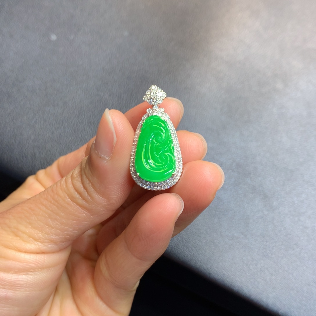 翡翠吊坠(不含链)18K金镶嵌