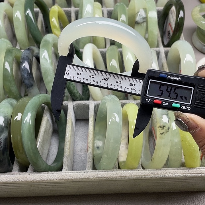 蛇纹石玉未镶嵌手镯476