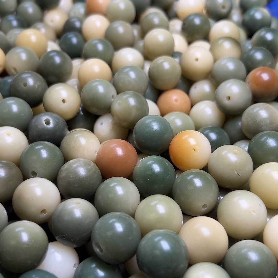 白玉菩提吊坠瑕疵17/18青皮圆20颗