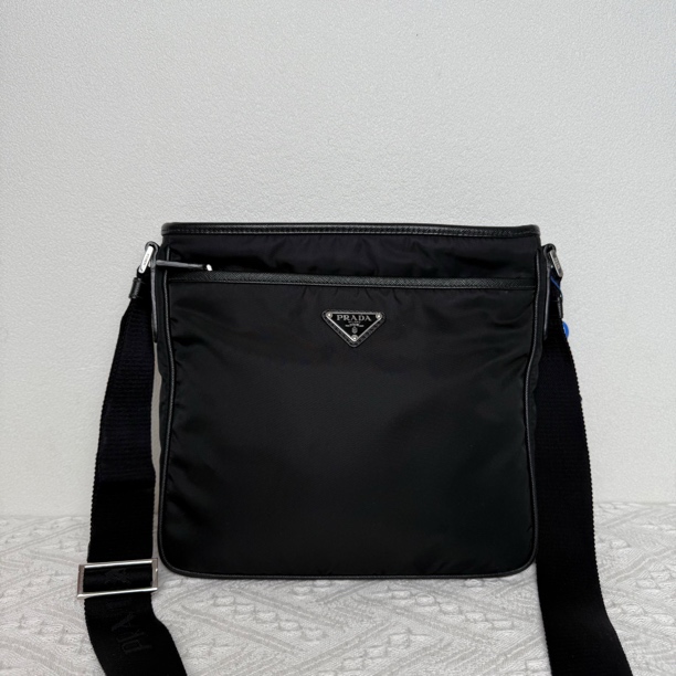 99新 Prada/普拉达 4309/男士时尚经典黑色尼龙单肩的