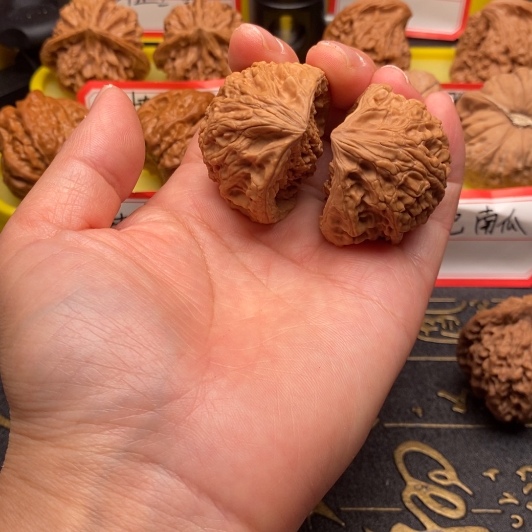 文玩核桃吊坠聚宝盆