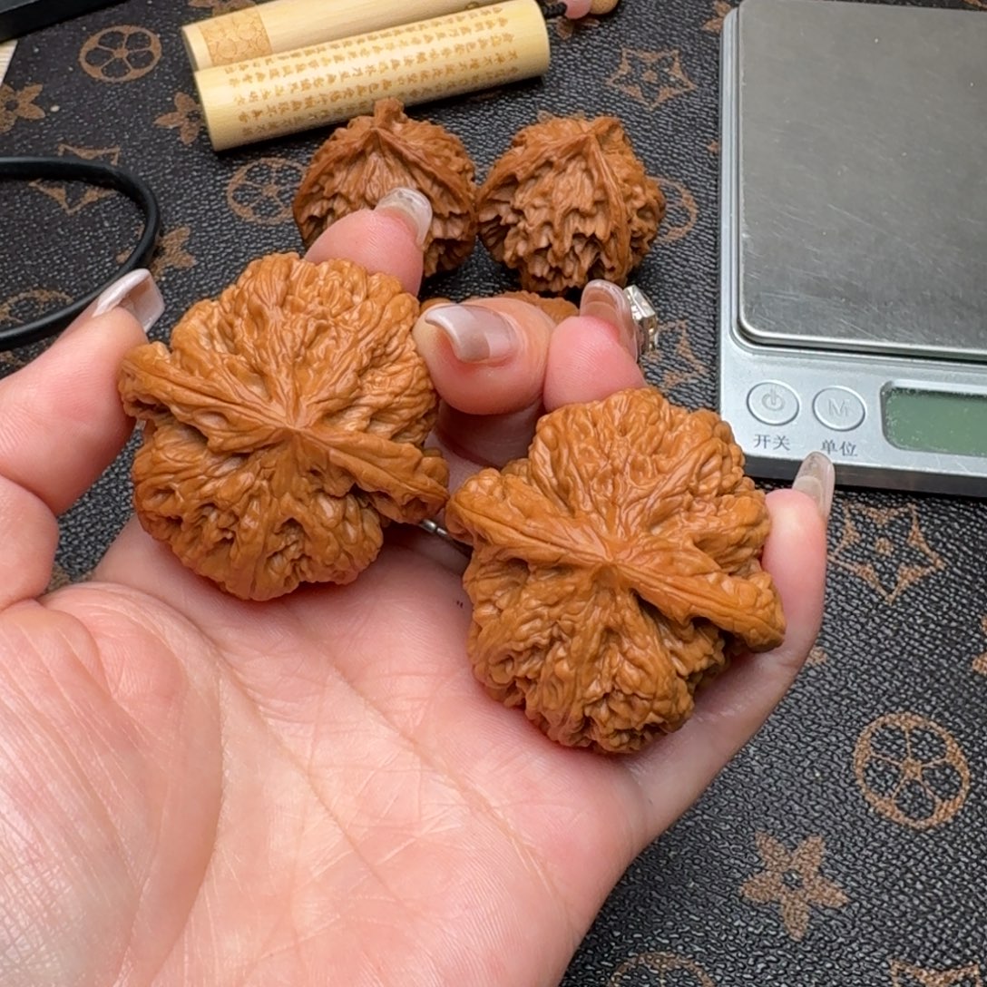 拱***猪文玩核桃把件44.5大粗筋G419