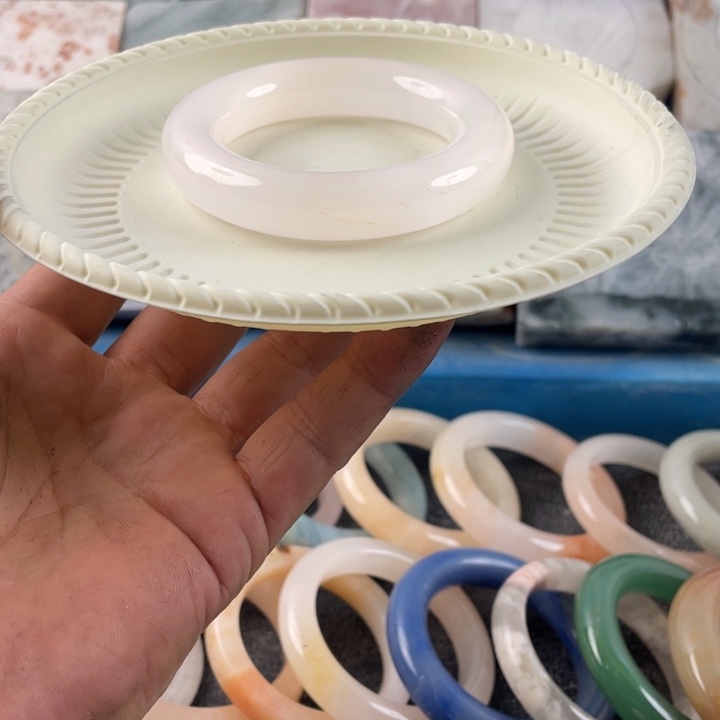 未镶嵌手镯石英质玉