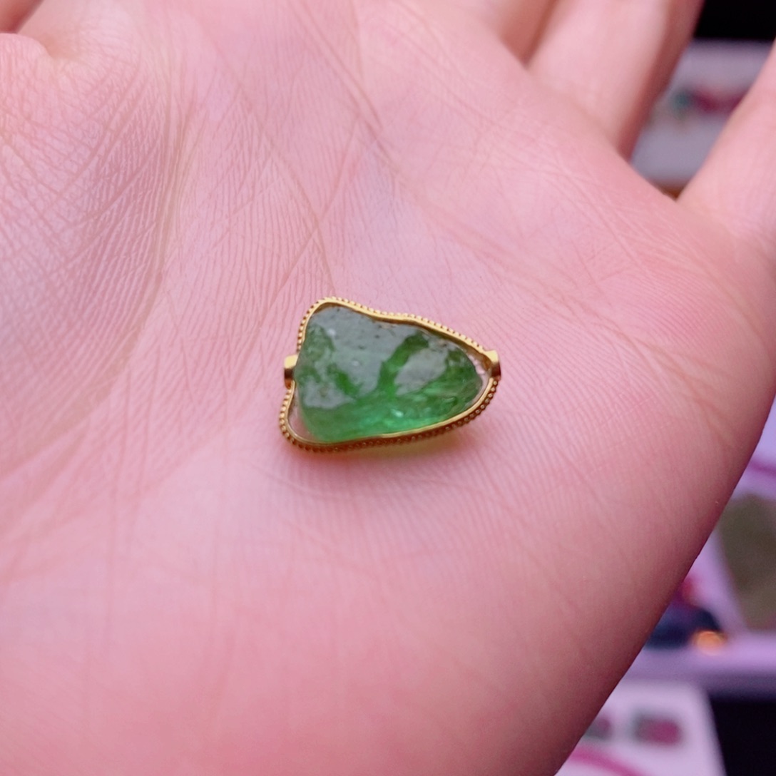 颈饰未镶嵌碧玺原石单颗yy