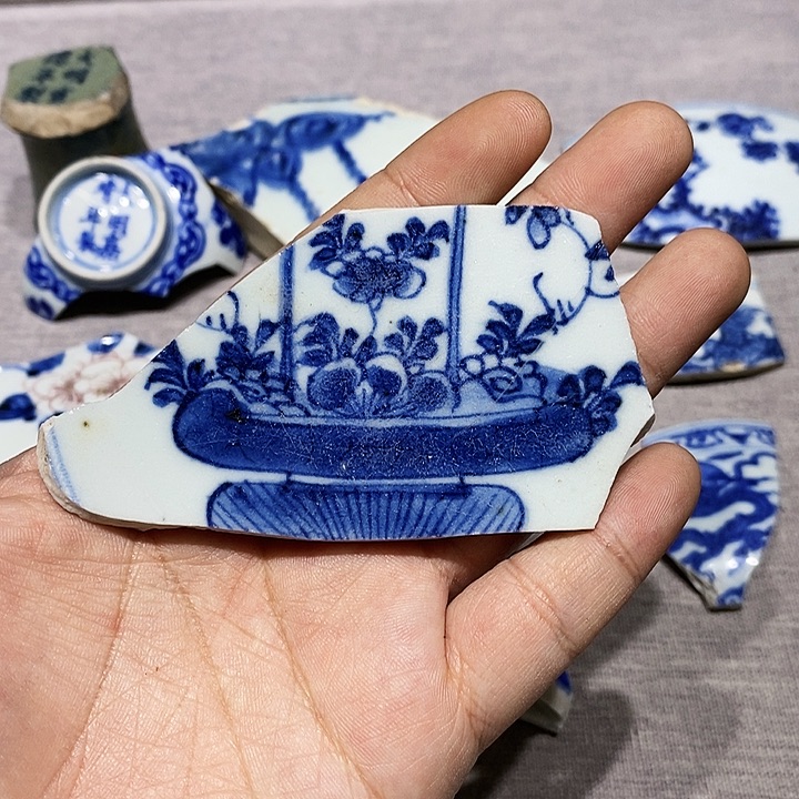 金铜精品瓷片标本