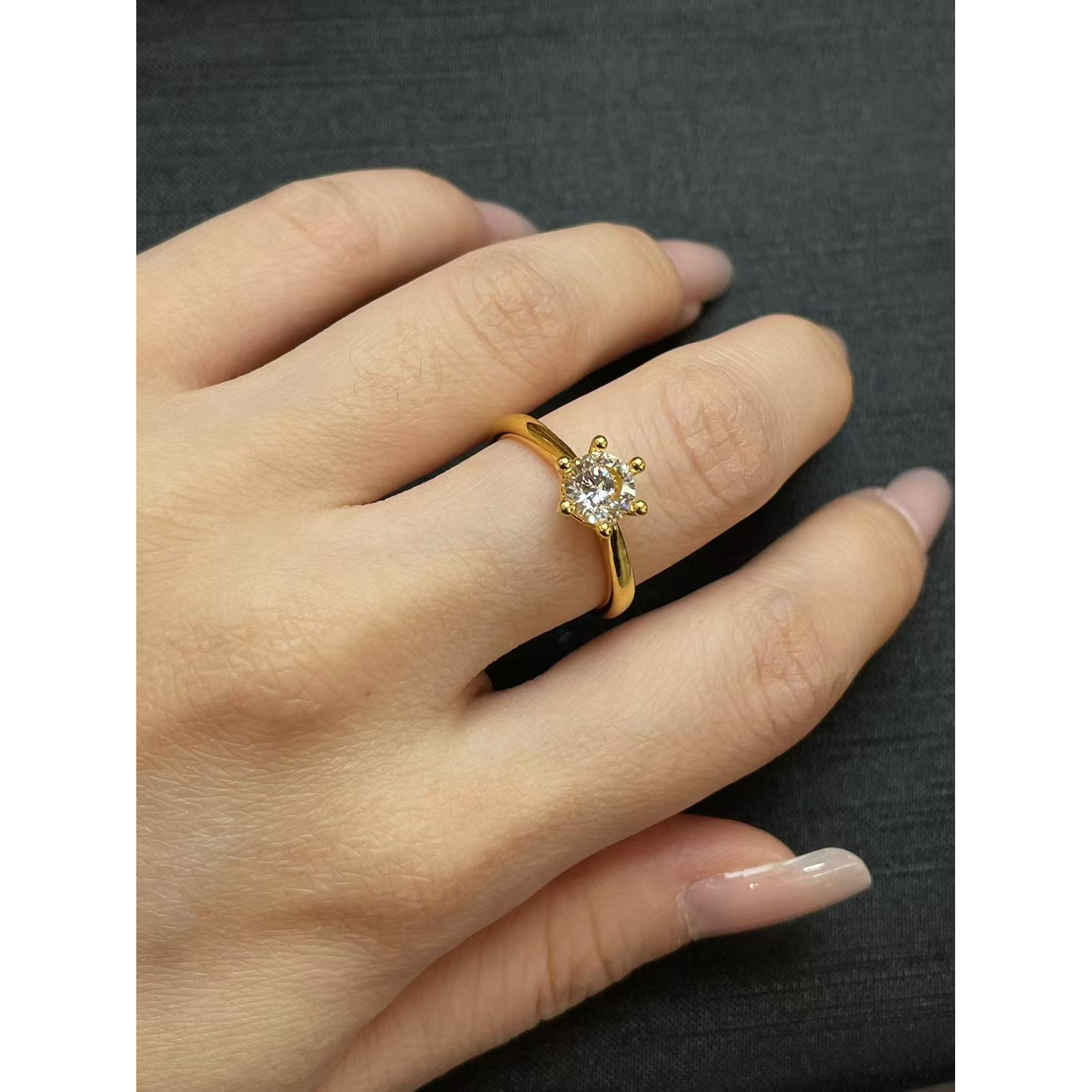 莫桑石【KT】18K 金六爪戒指