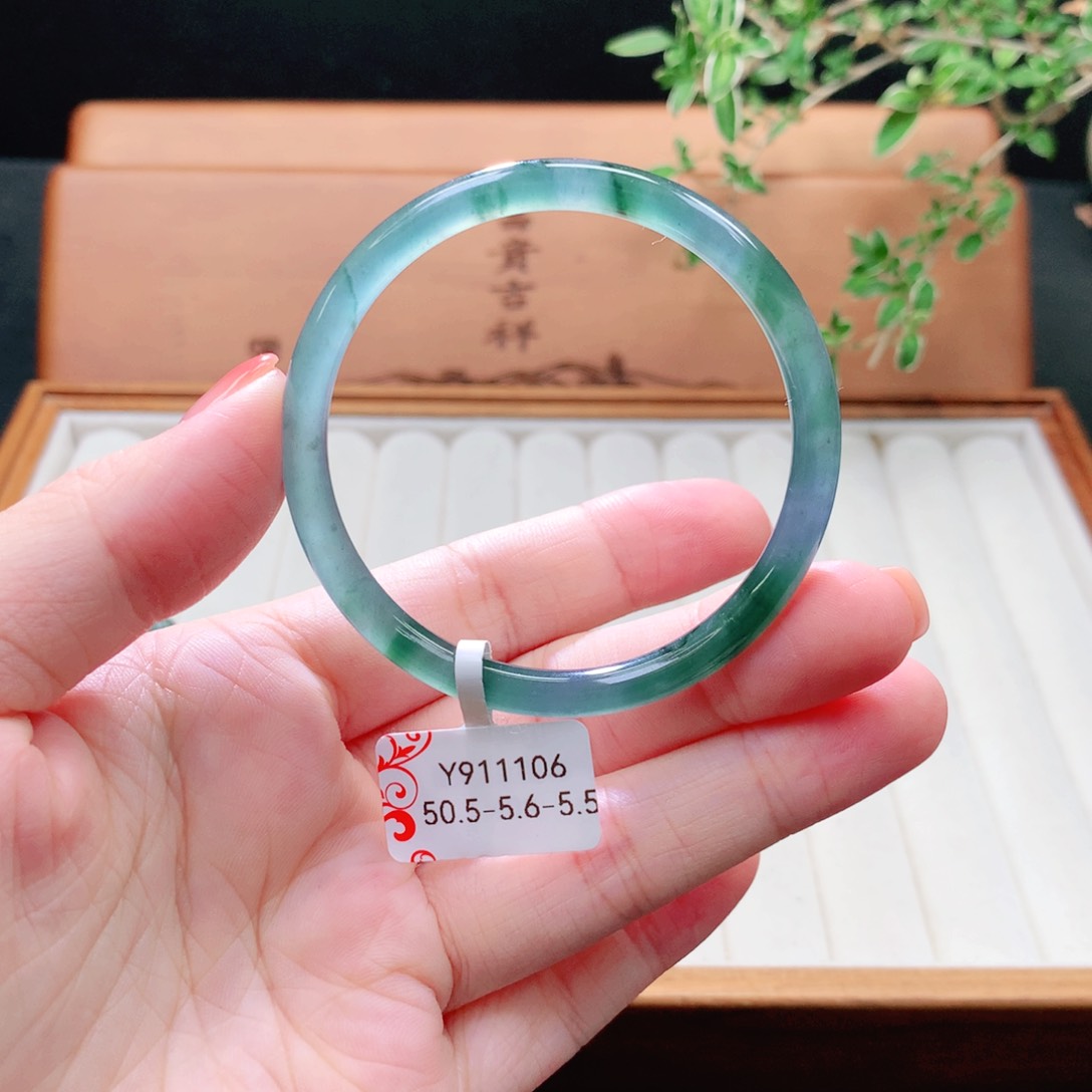 未镶嵌手镯（圆镯）翡翠
