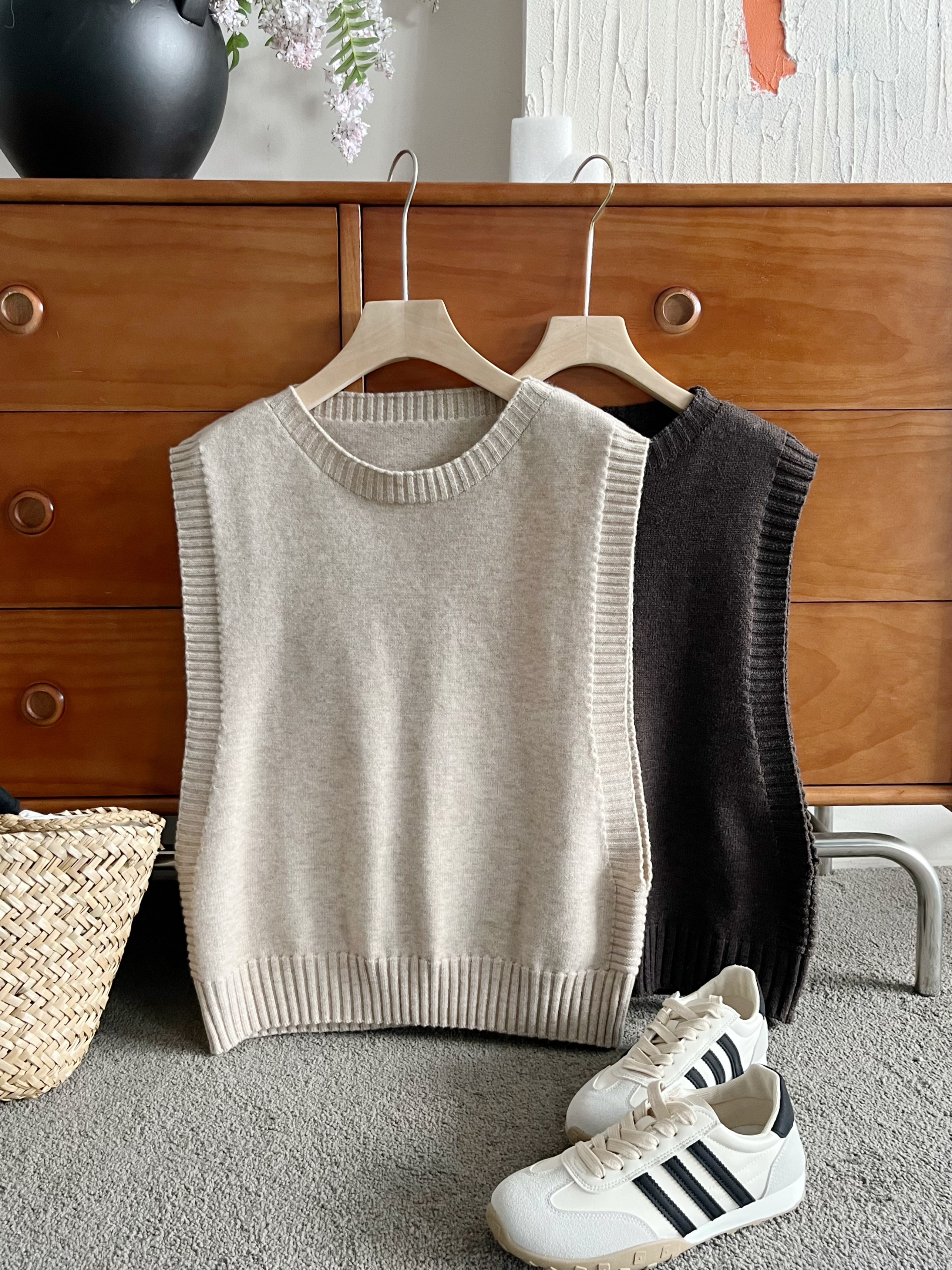 简约纯色高级感百搭圆领针织马甲女背心马夹上衣秋季新款