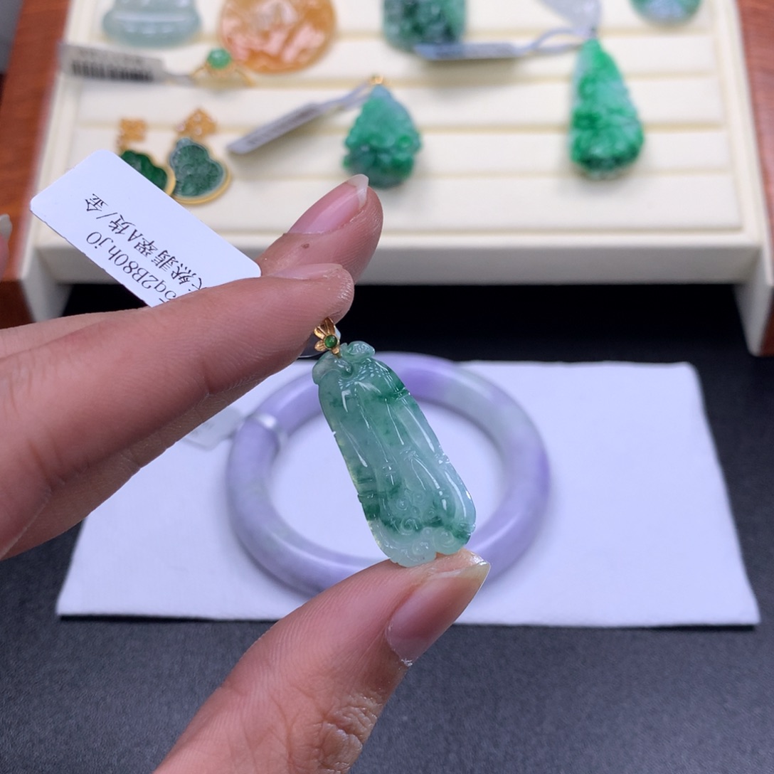 翡翠未镶嵌颈饰吊坠