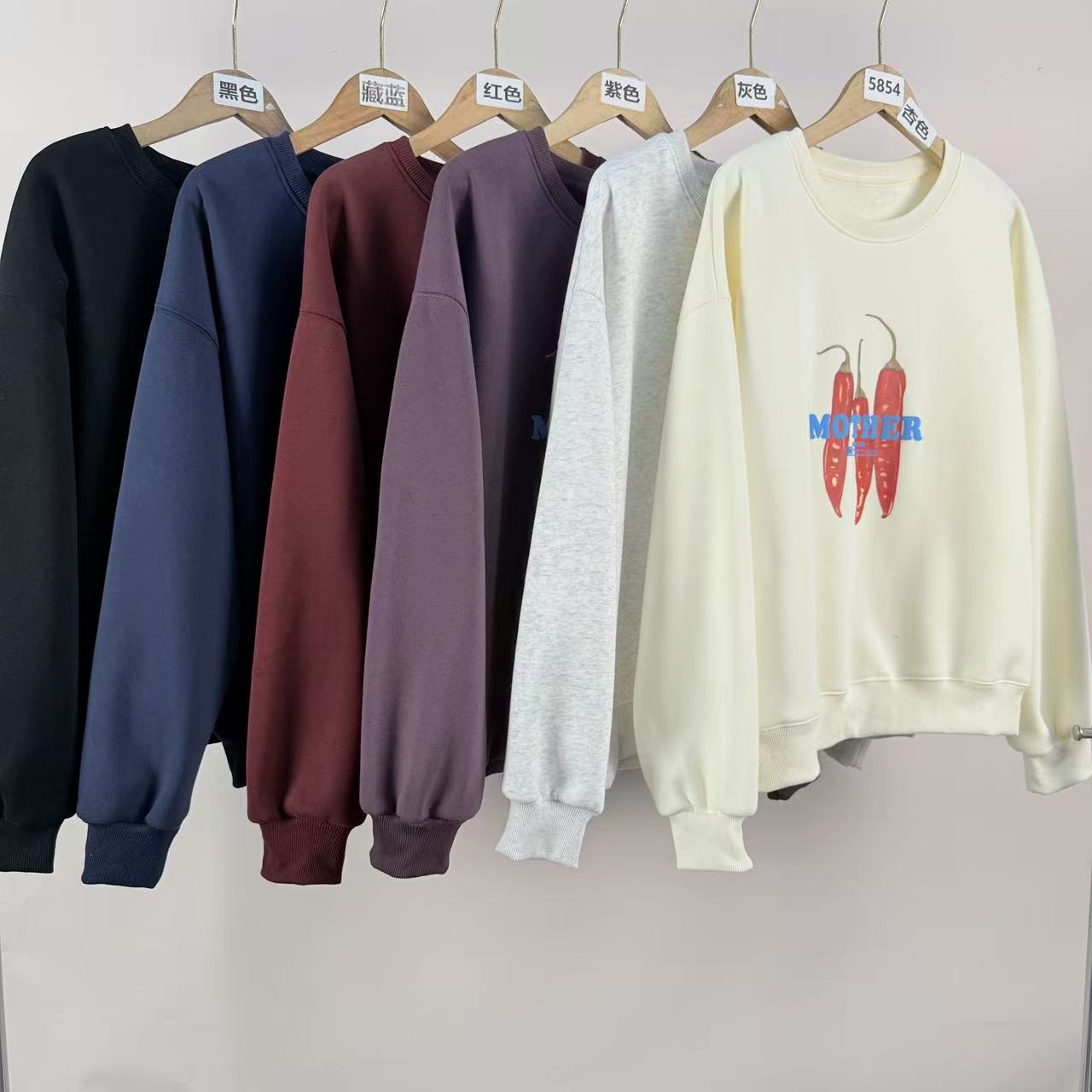 5854号9762#9758#秋冬圆领百搭休闲宽松印花辣椒加绒卫衣