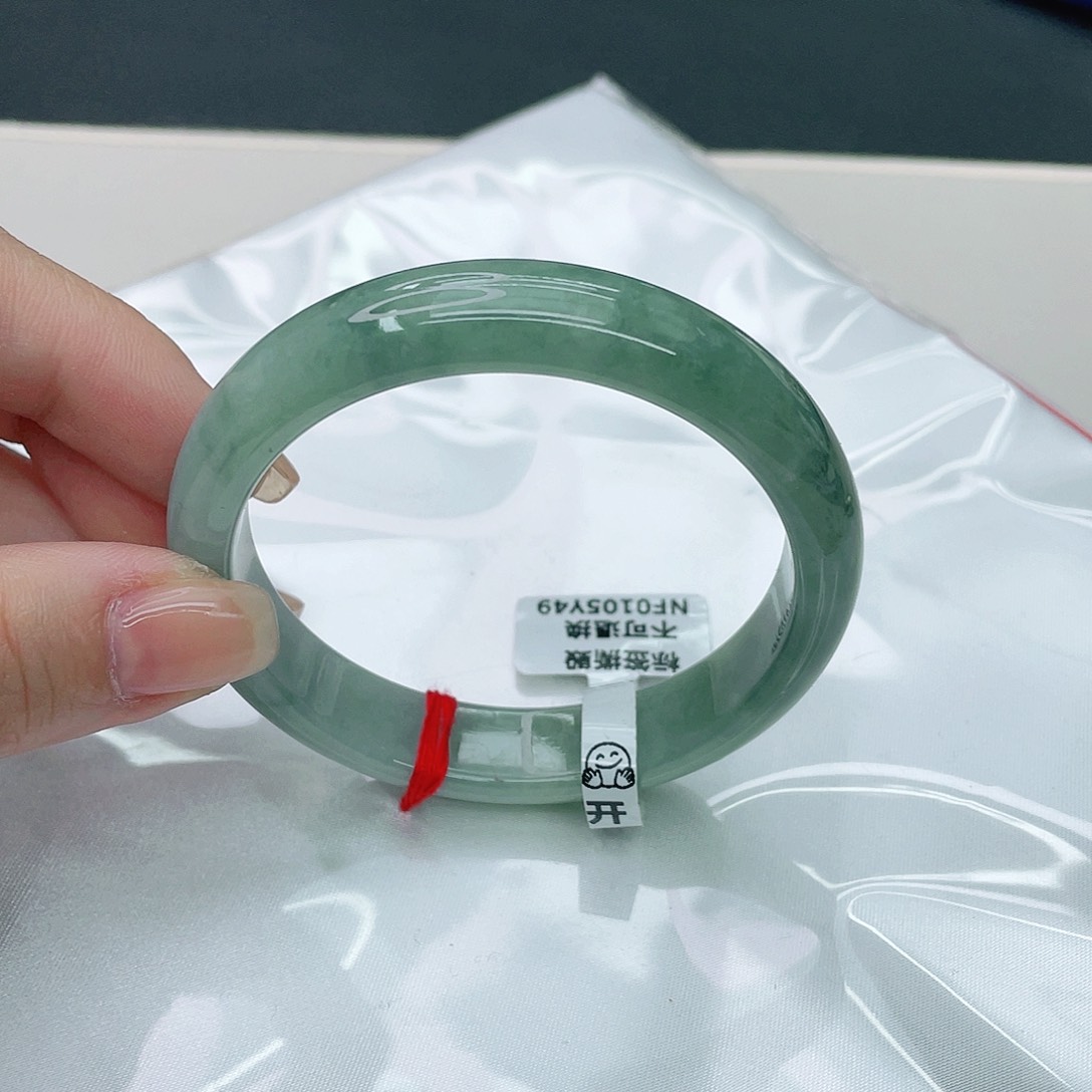 翡翠手镯未镶嵌正56.6