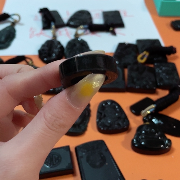 翡翠颈饰未镶嵌周*叔