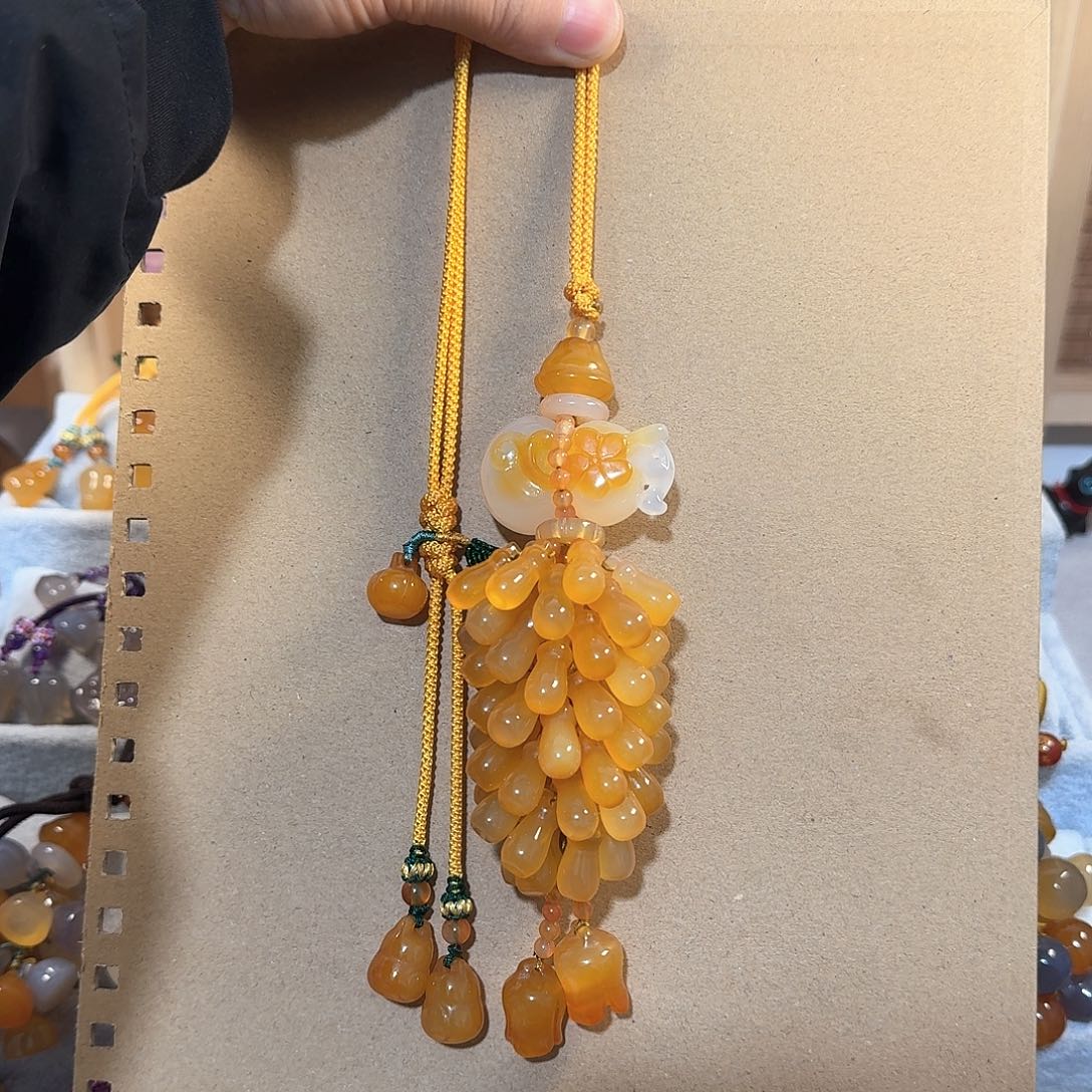 玛瑙/玉髓挂件通货料子不挑不拣随机发货，带有包容L****博