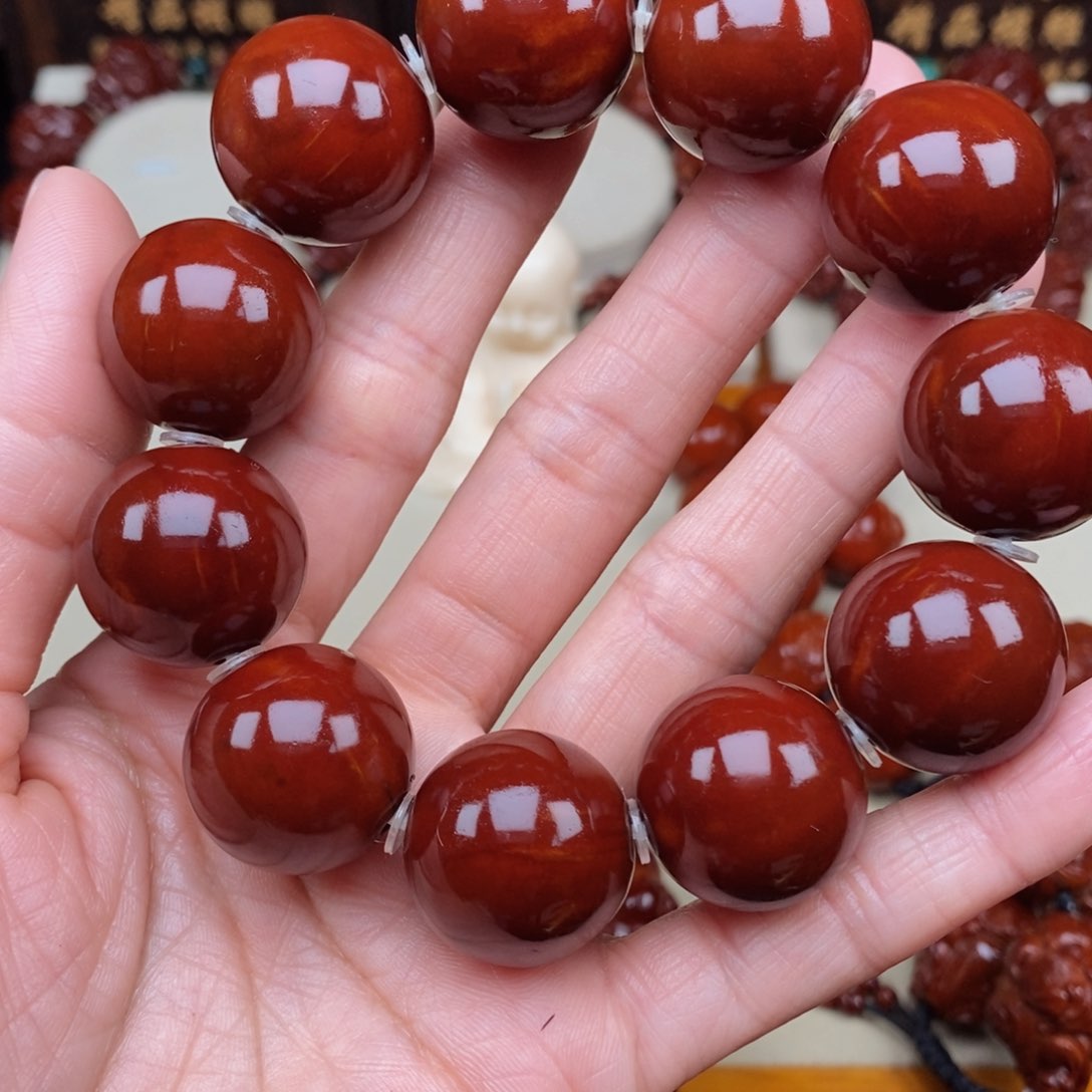 橄榄核吊坠王*蒙光珠，