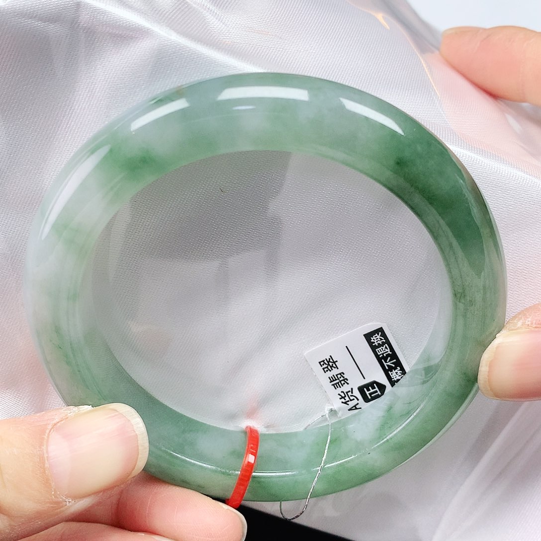 翡翠手镯未镶嵌57圈