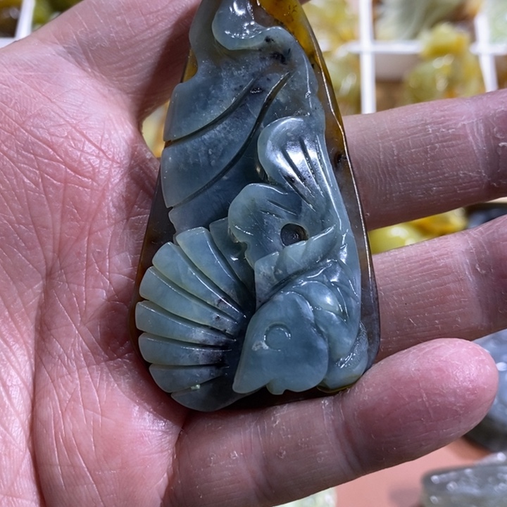 蛇纹石玉颈饰未镶嵌