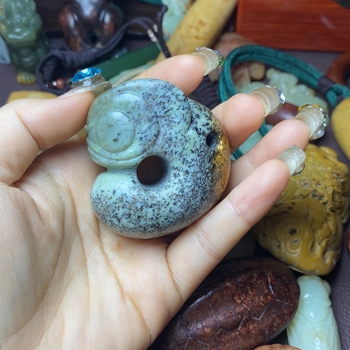 岫岩河磨玉（透闪石质玉）未镶嵌把件
