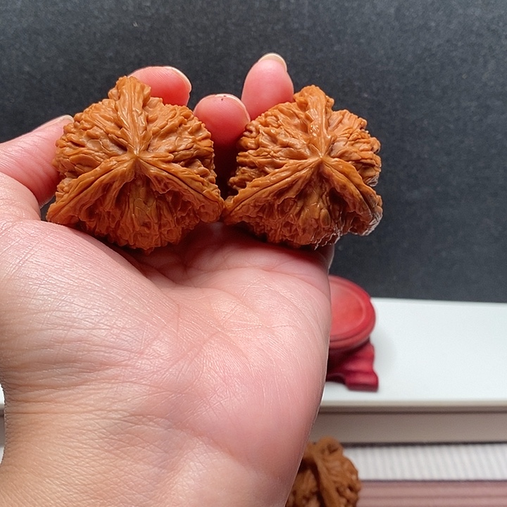 A***x吊坠文玩核桃白奔