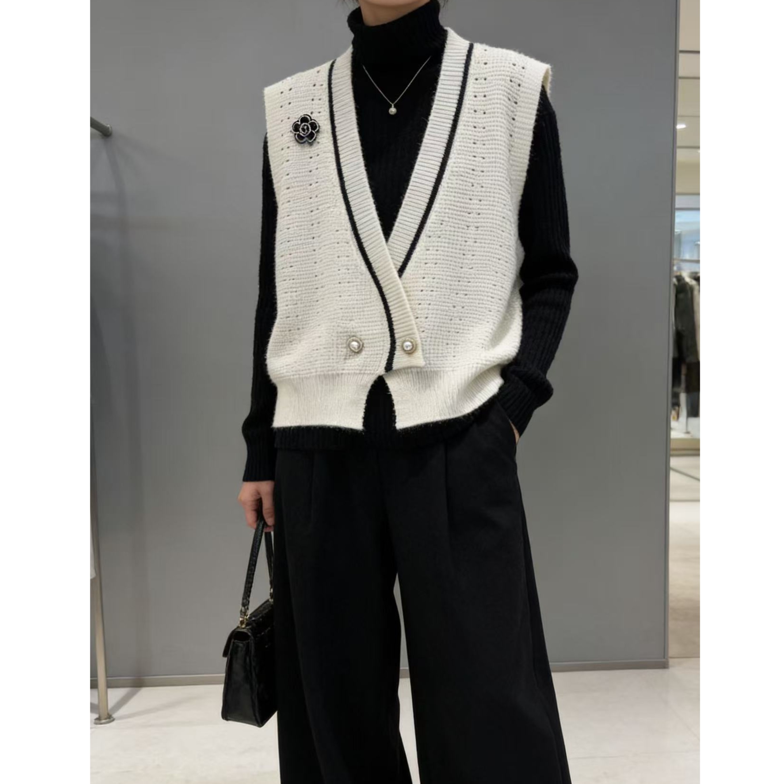 胸110-160长58拼色小香风叠穿针织马夹上衣山茶花扣针装饰 4528