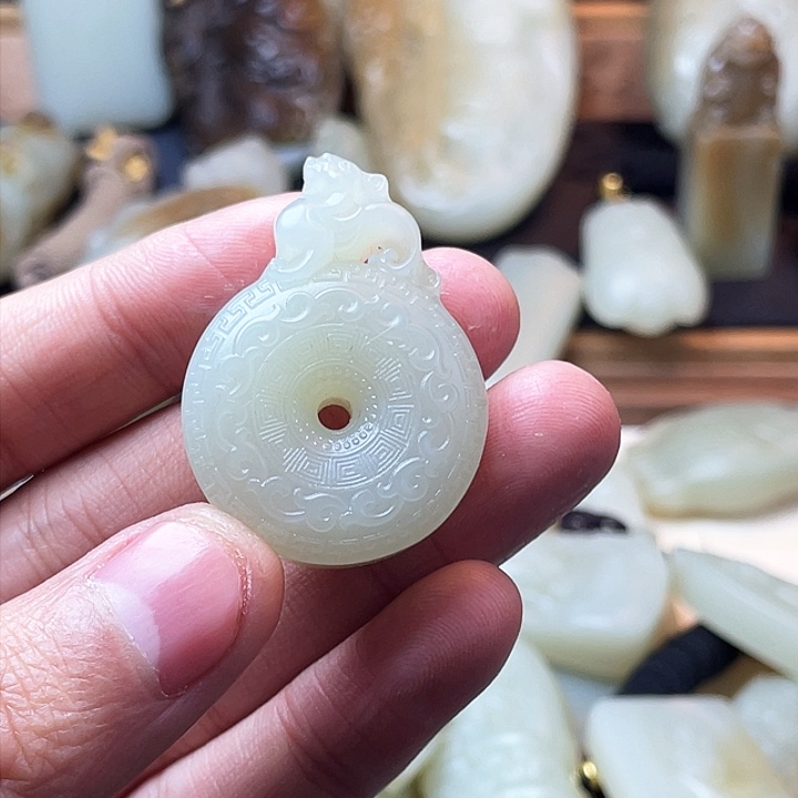 和田玉颈饰未镶嵌