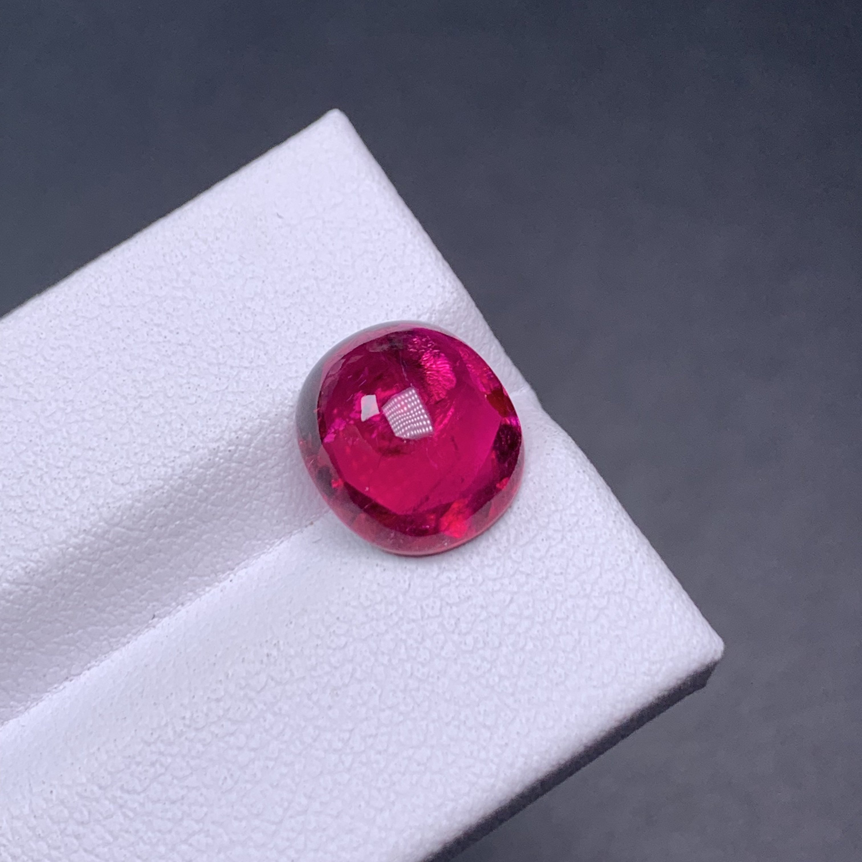 4.66克拉素面卢比来碧玺裸石 10x11.3 靓色