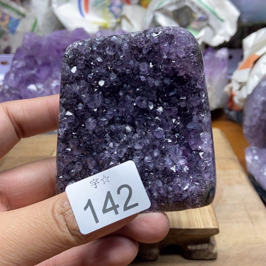 紫晶天然水晶摆件未镶嵌