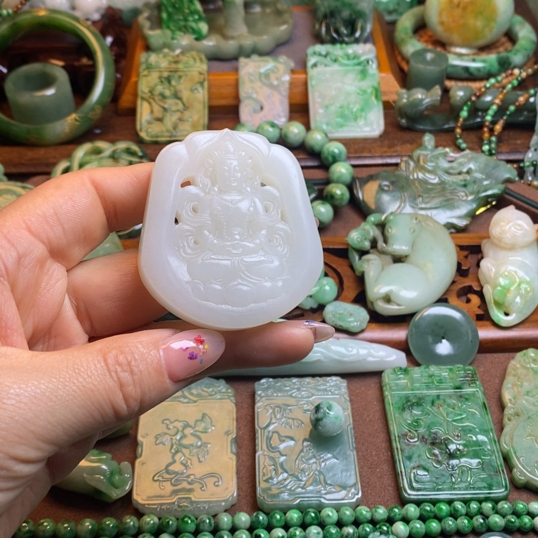 和田玉挂件未镶嵌馅*