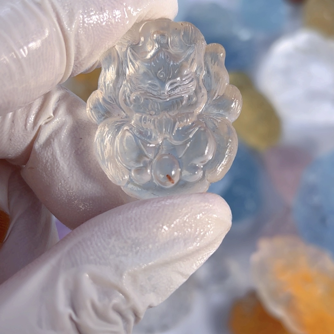 未镶嵌颈饰水晶随机