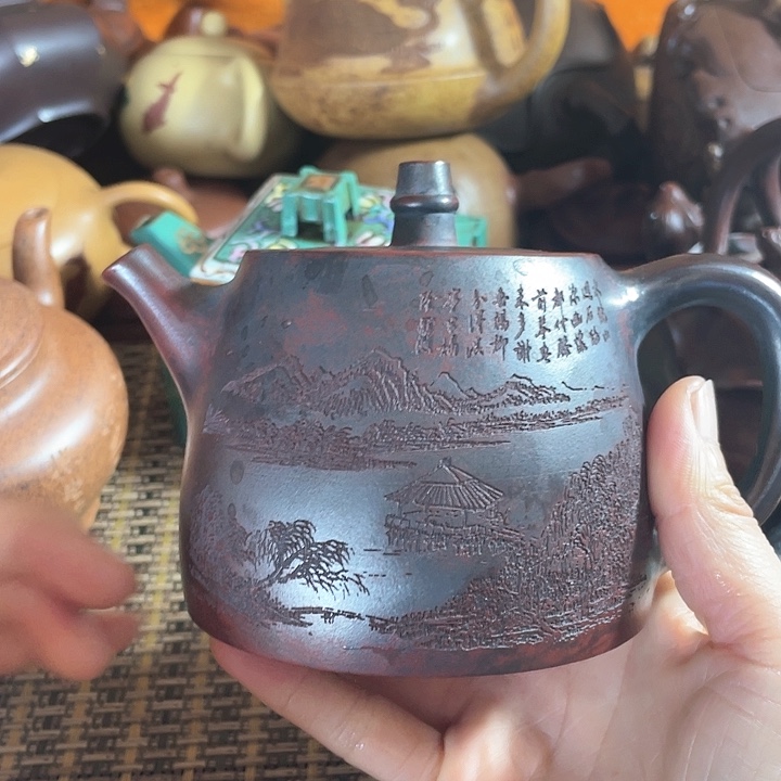 紫砂茶壶原矿泥料手工制作的紫砂壶。