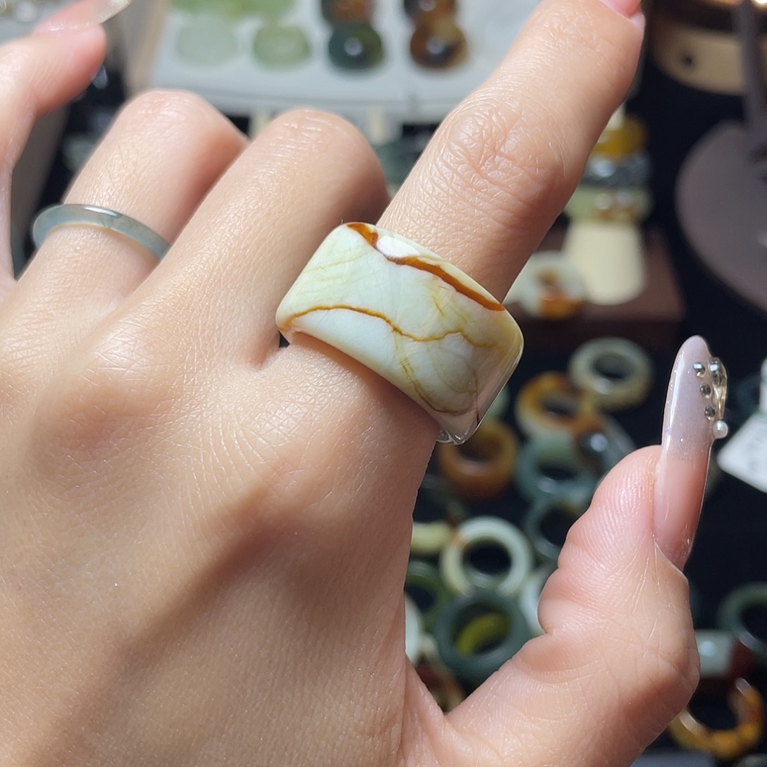 蛇纹石玉未镶嵌戒指18.0