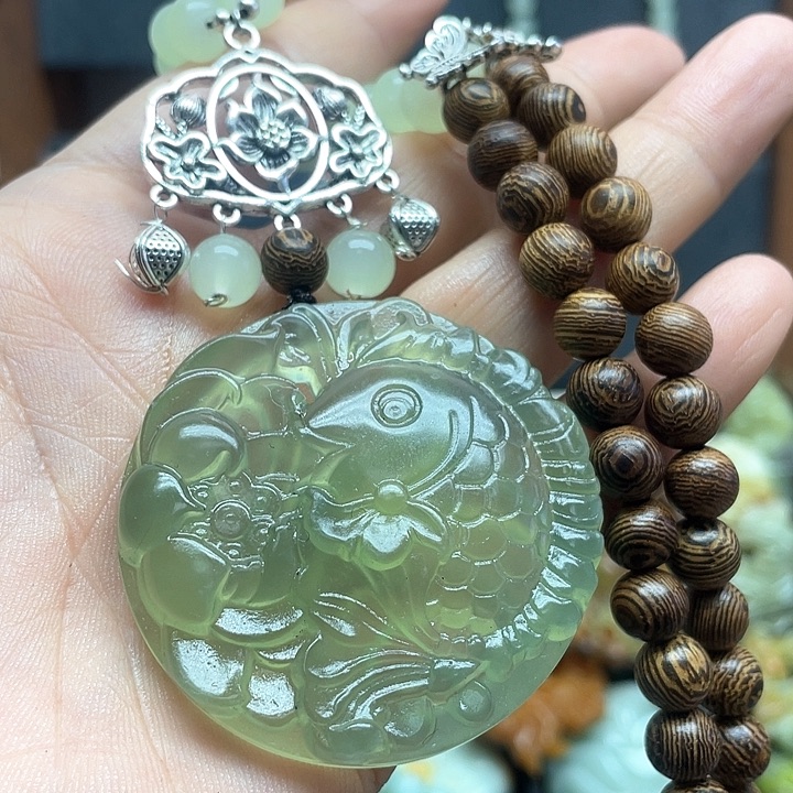 未镶嵌蛇纹石玉颈饰