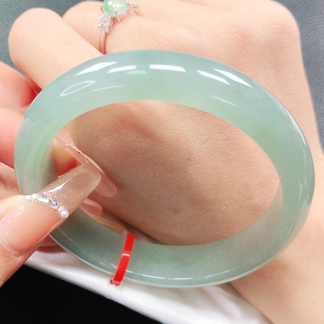 翡翠手镯未镶嵌59圈