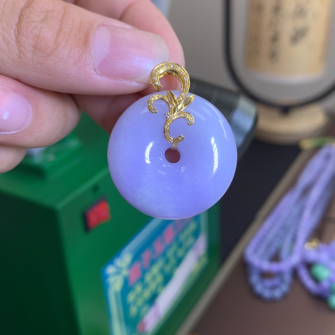 翡翠颈饰18K金镶嵌翡翠