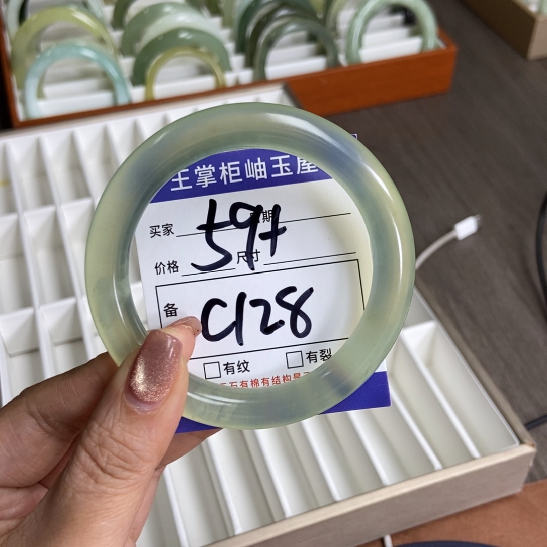 岫玉手镯手镯未镶嵌