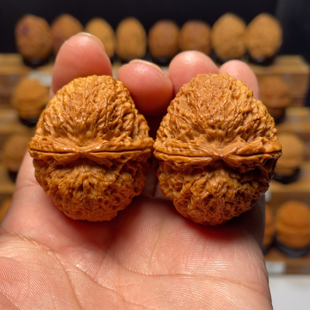 文玩核桃吊坠金蟾铁狮子