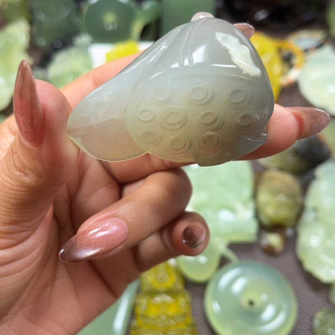 蛇纹石玉未镶嵌颈饰