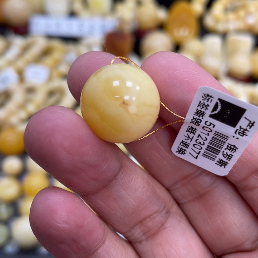 琥珀珠宝奇石未镶嵌17.7mm瑕疵