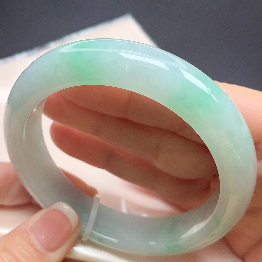 翡翠手镯未镶嵌59圈口