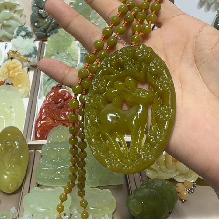 蛇纹石玉吊坠未镶嵌