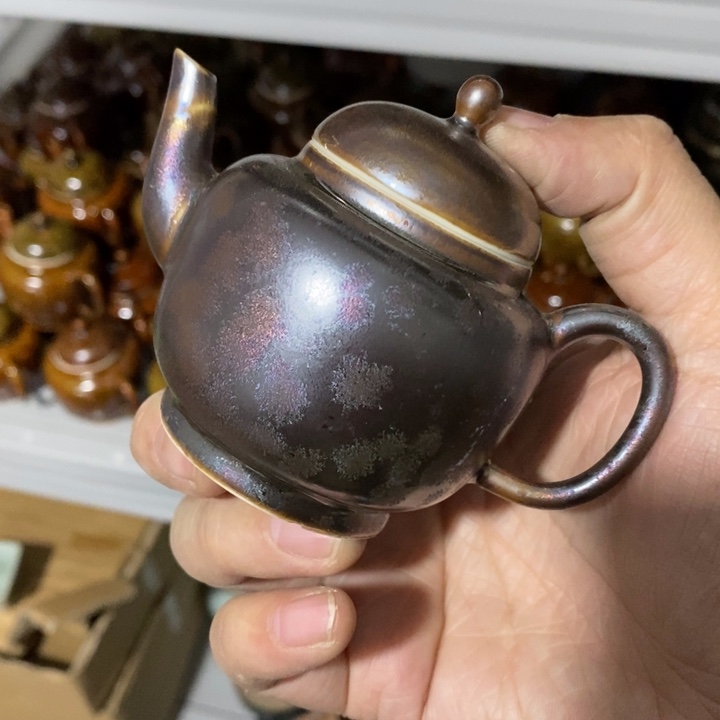 陶瓷艺术品及陶瓷壶