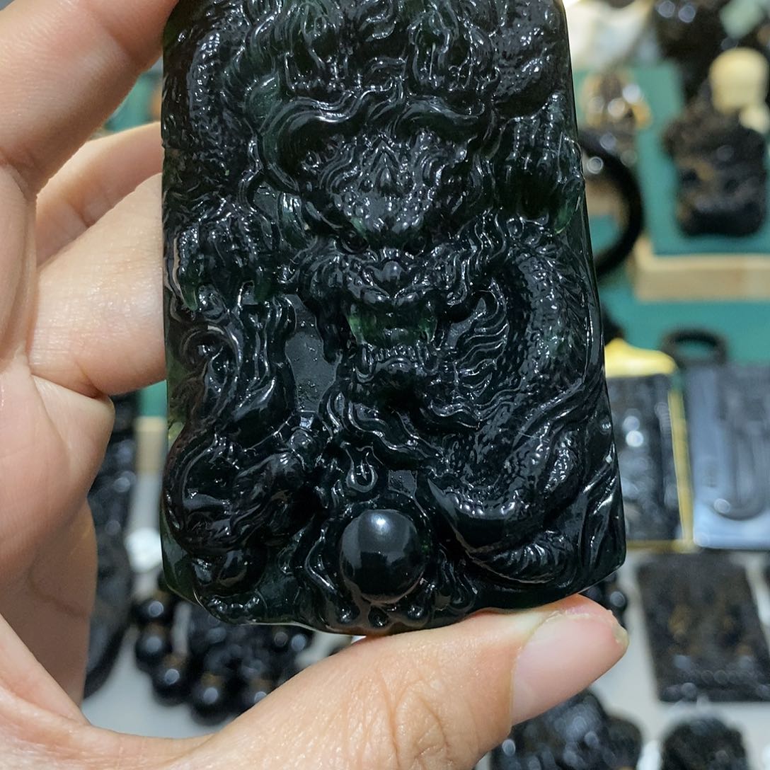 蛇纹石玉颈饰未镶嵌释*