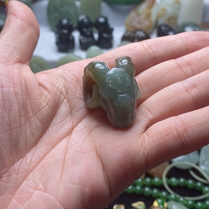 和田玉吊坠未镶嵌