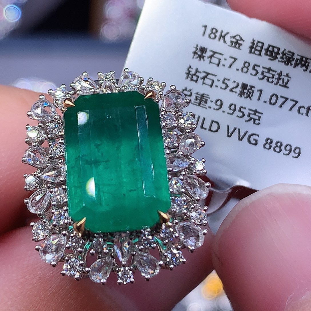 祖母绿戒指18K金镶嵌