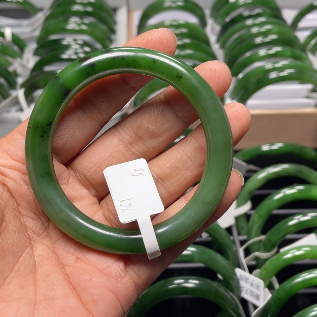 松***ა和田玉（碧玉）未镶嵌手镯