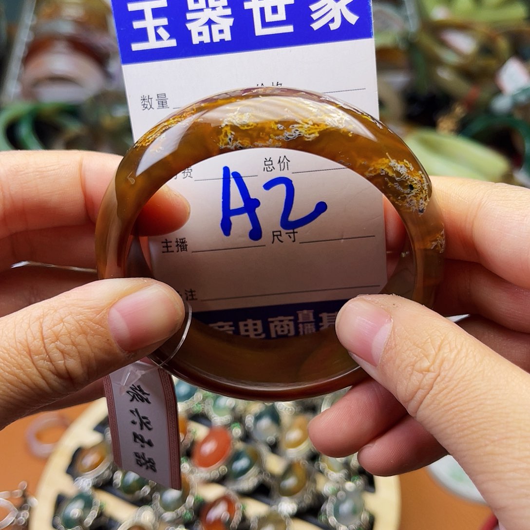 石英质玉颈饰未镶嵌