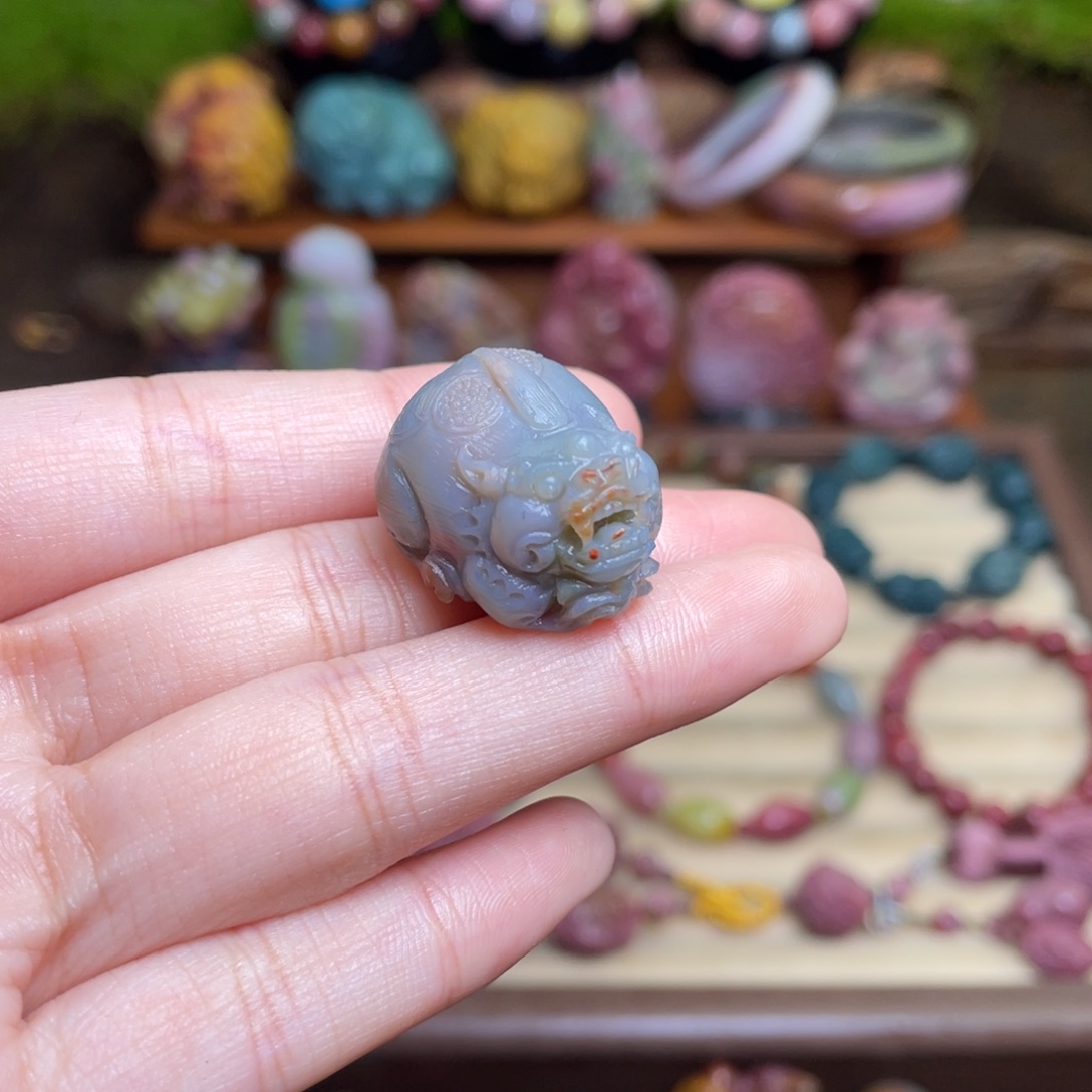 B***L玛瑙/玉髓未镶嵌珠宝半成品盐源玛瑙蓝色貔貅