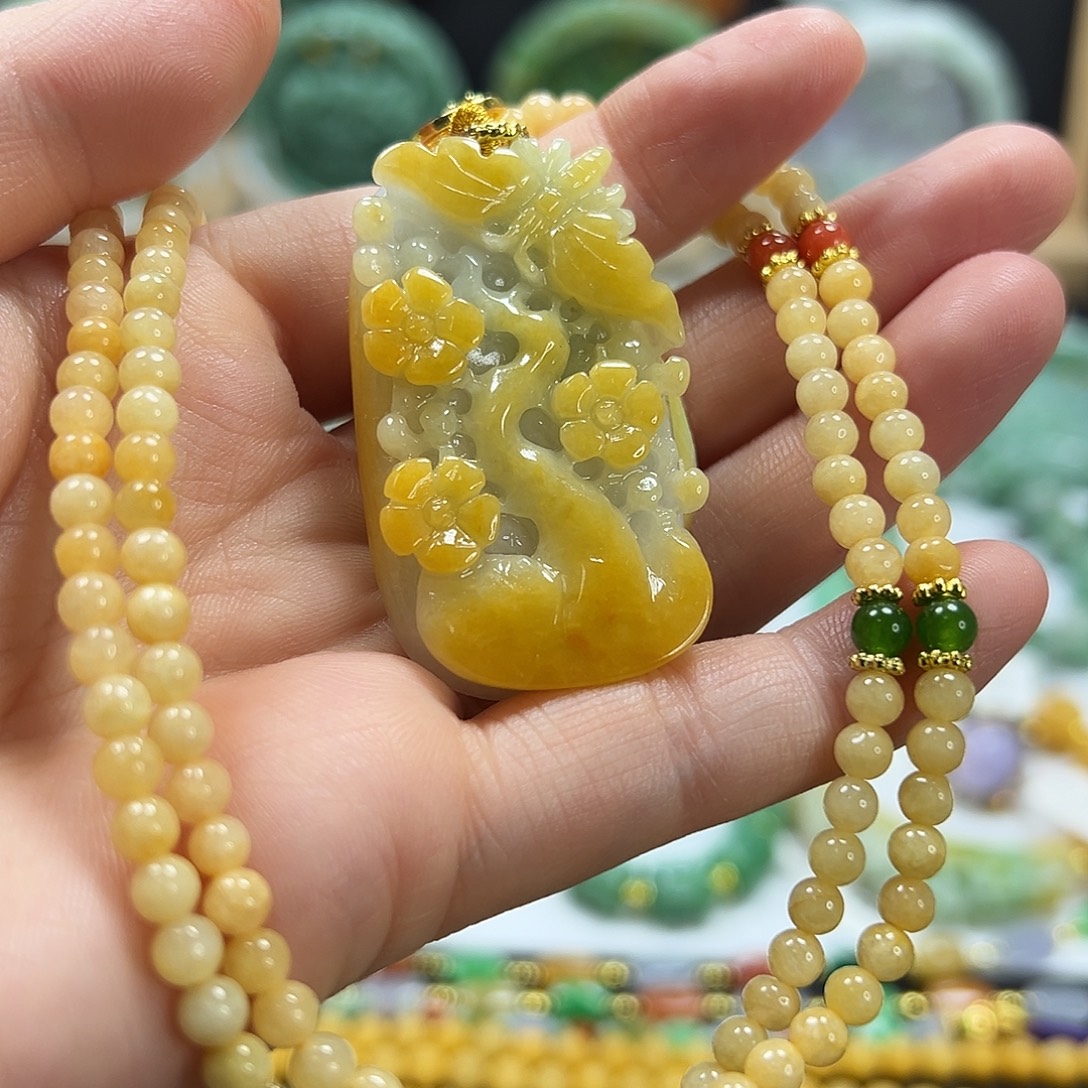 翡翠未镶嵌颈饰吊坠