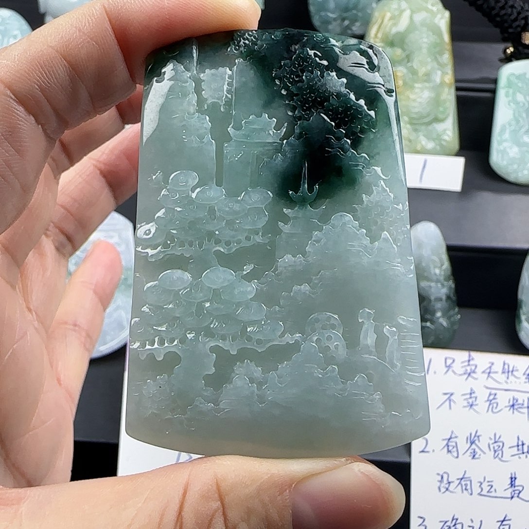 翡翠未镶嵌颈饰可****。天然翡翠A货