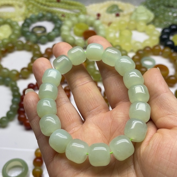 蛇纹石玉手串未镶嵌