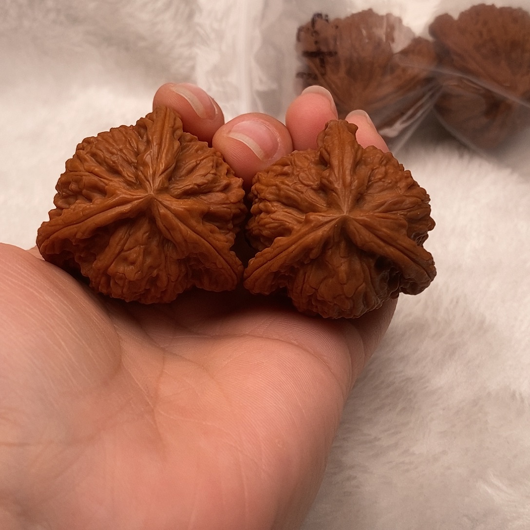 淡***志文玩核桃吊坠三棱